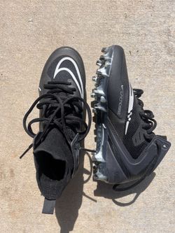 Boys 5.5 Cleats