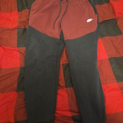 Maroon/black Nike Tech Fleece Pants Size Large