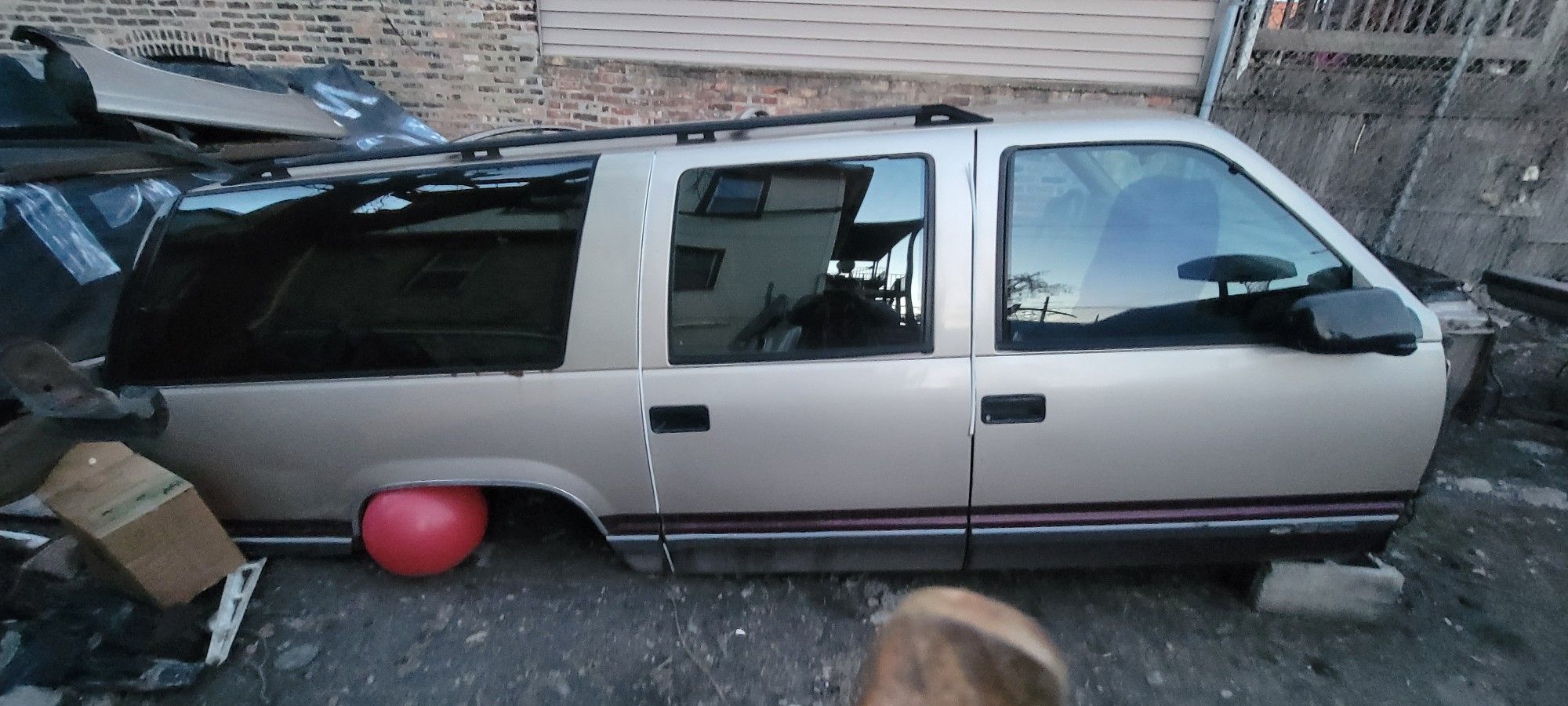 92 GMC Suburban C1500 For Parts, Starting At $150 For Each Part. Fits 3rd Generation 92-99 GMC or CHEVY.