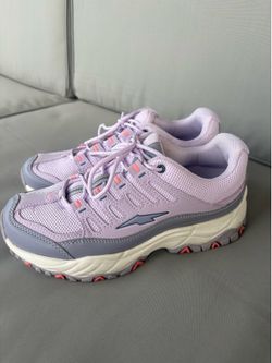 Woman’s sneakers 8 W