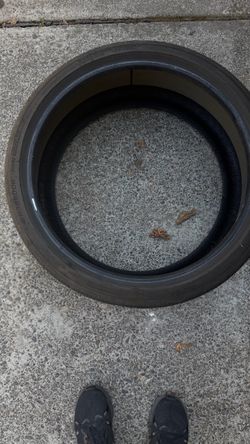 255/35R21 98W  Tire (tesla model y)