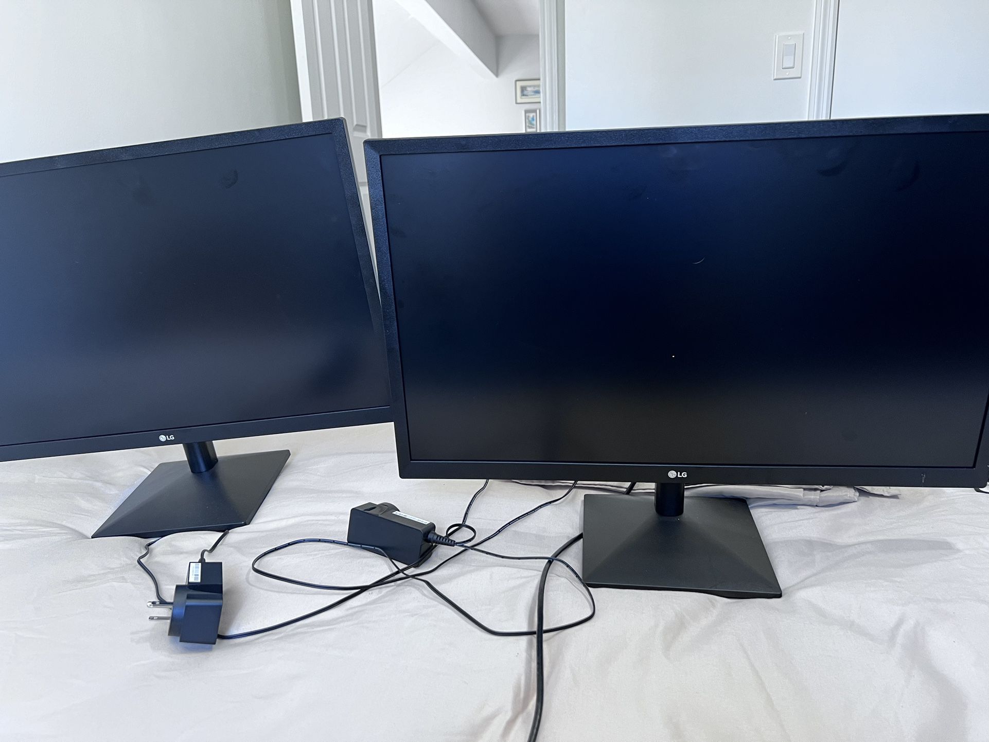 Dual LG 17” Monitors 