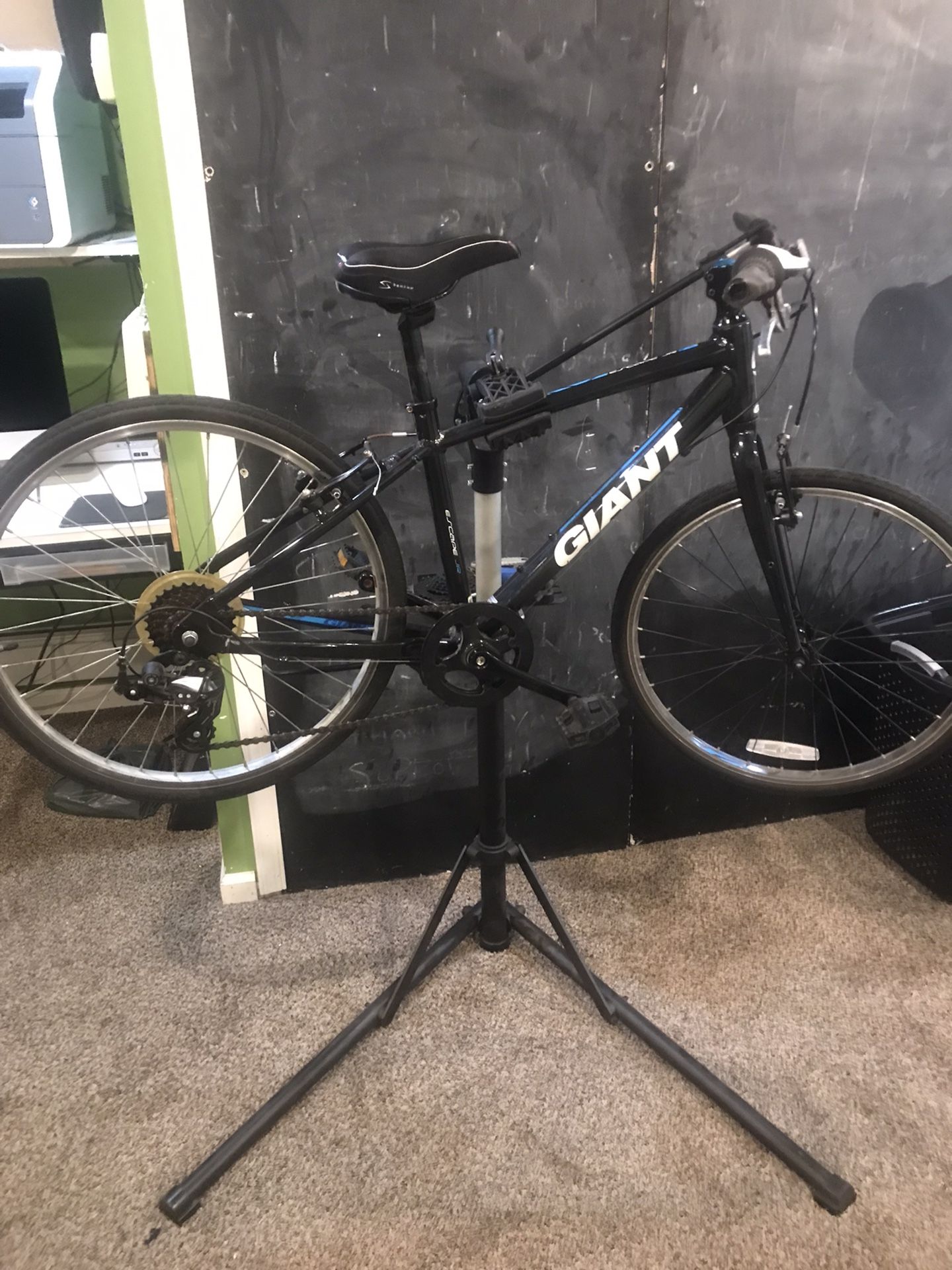 Giant Escape Jr. Kids Bike With Two Helmet