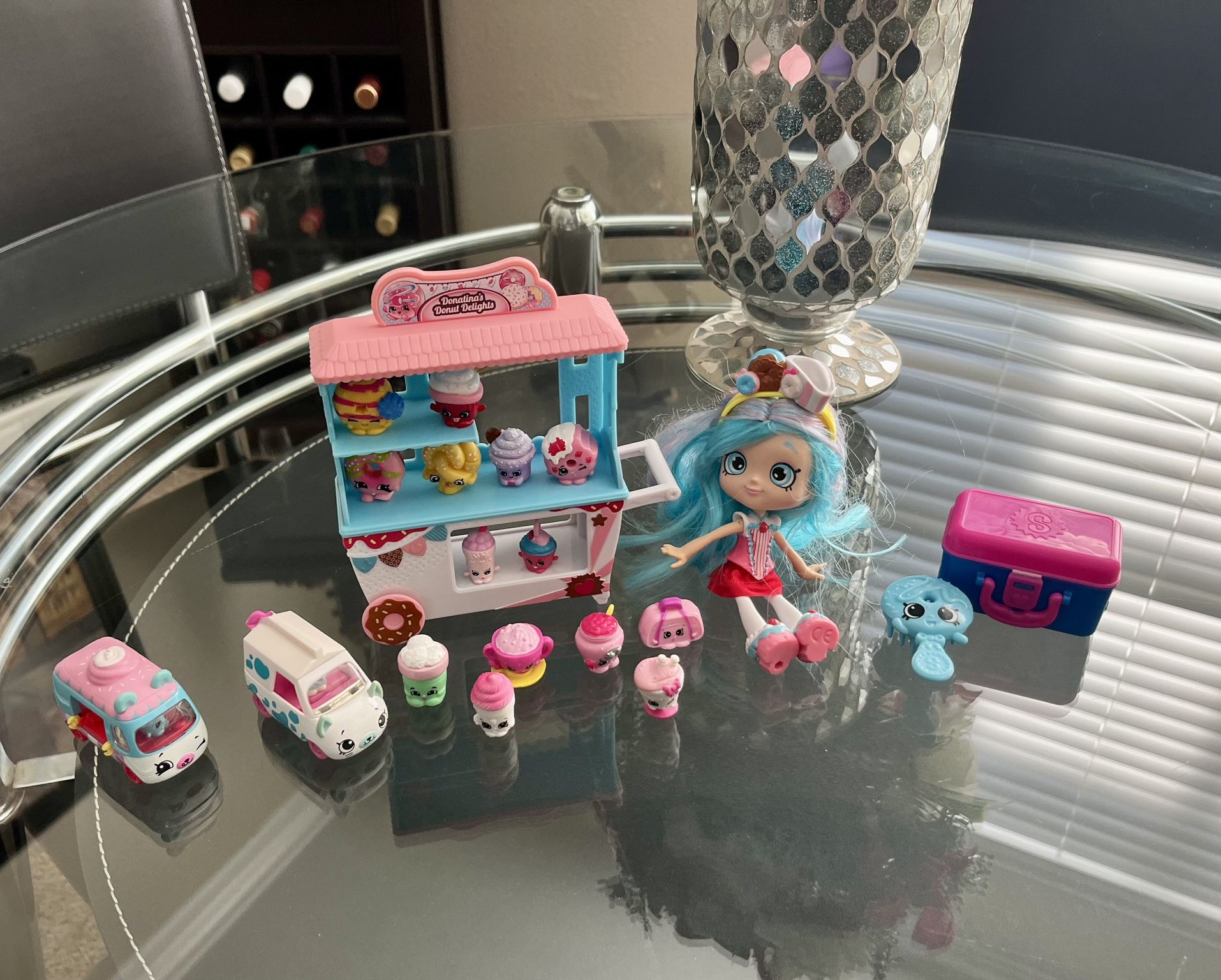 DONALINA’S DONUT DELIGHT SHOPKINS DOLL & SET