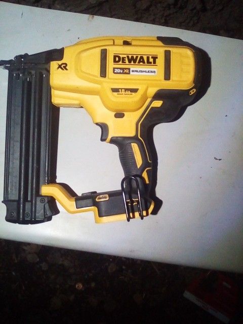 DEWALT 18GA BRAD NAILER
