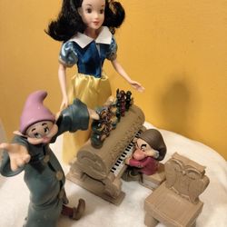 Disney Princess Snow White,And Dawarfs Figurines