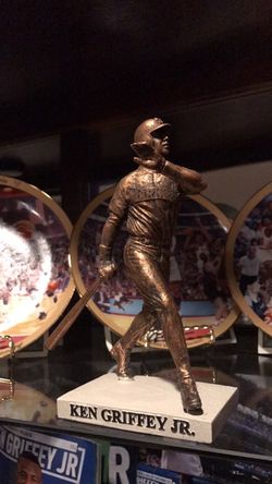 Ken Griffey jr replica statue