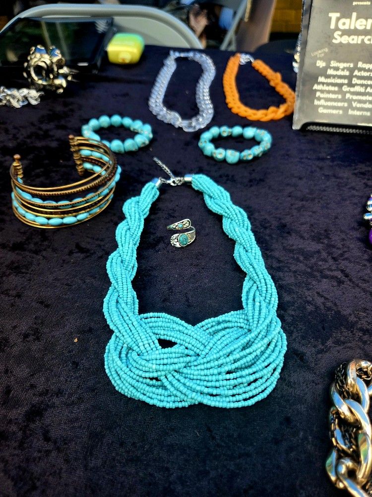 TURQUOISE BEADED JEWELRY SET