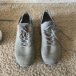 KIDS TENNIS SHOES 