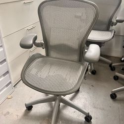 Herman Miller Aeron Pre-owned Chair 