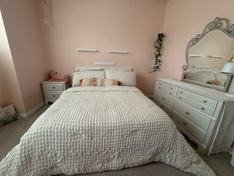Queen Bed Set with Mattress, Dresser & Nightstand