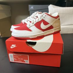 Nike Dunk Low Championship Red Size 4  