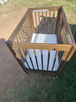 Wooden Baby Crib with Mattress