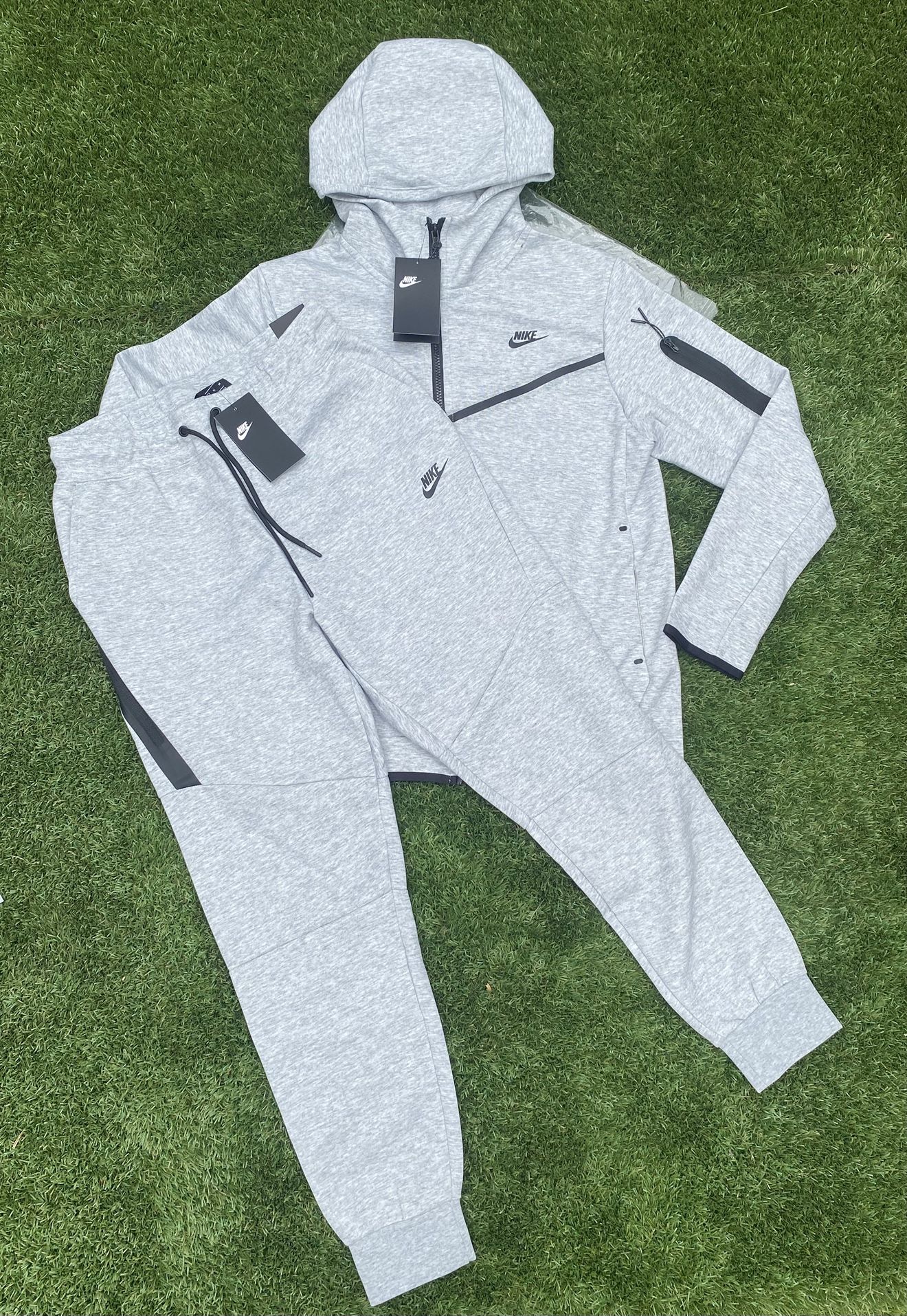 Nike Tech Set