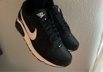 NIKE AIRMAX WOMENS SIZE 8.5