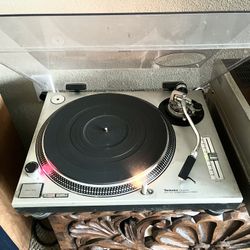 Vintage Technics SL1200 Turntable