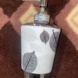 leaf printed style bathroom for soup