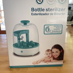 Baby Bottle Sterilizer / New In Box / Grownsy Brand
