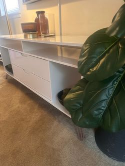 Tv stand