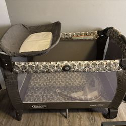 Graco pack & Play- Lots Of Accessories 