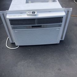 Very Good Condition Frigidaire Air Conditioner 