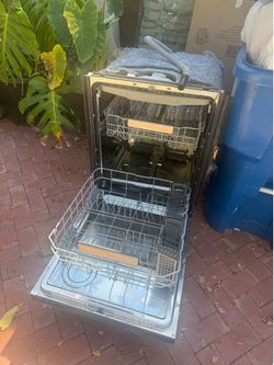 Dish washer