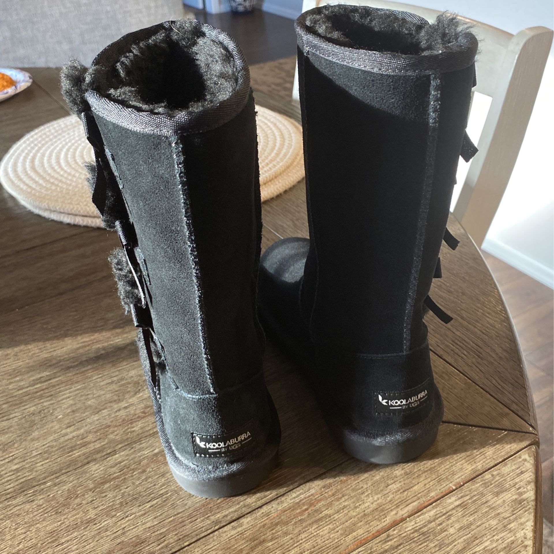 Brand New Size 2 Kookaburra By Ugg