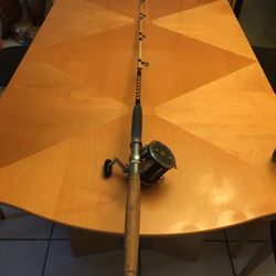 Daiwa Sealine Big Game 400H conventional saltwater fishing reel & 6’ 5” Hurricane fishing rod, specifically the 11-7 6/0 DX model, made by Spinmaster 