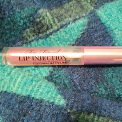 Too Faced Lip Gloss/plump