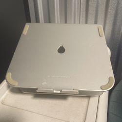 Macbook/laptop Stand