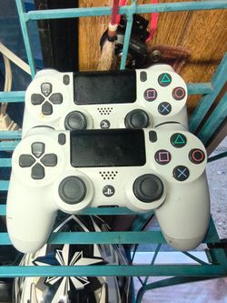 Sony duel shock ps4 controllers