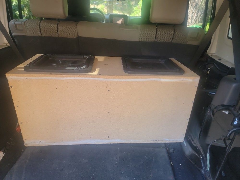 2 Kicker L7r 12 Inch Subs In a Sealed Box8gb