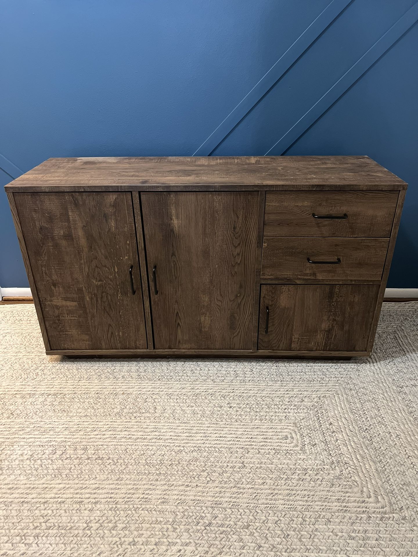 Entertainment/Entrance Table