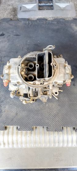 Old School Holley 750 Double Pumper Carburetor