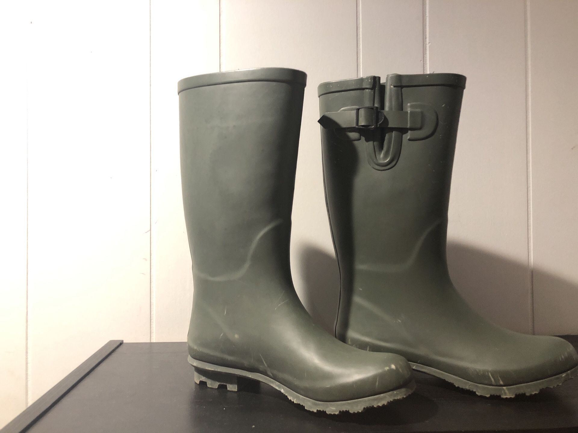 Rain boots size 7