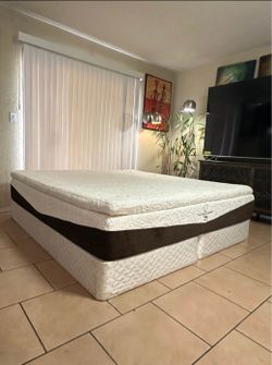 VERY NICE LIKE NEW KING SIZE SEALY PILLOWTOP MATTRESS AND BOXSPRINGS FOR SALE! IN GREAT CONDITION, FREE DELIVERY
