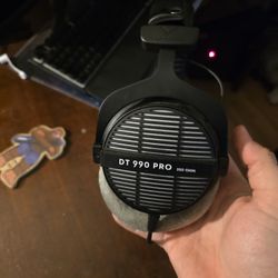 beyerdynamic DT 990 Pro Over-Ear Studio Headphones open back