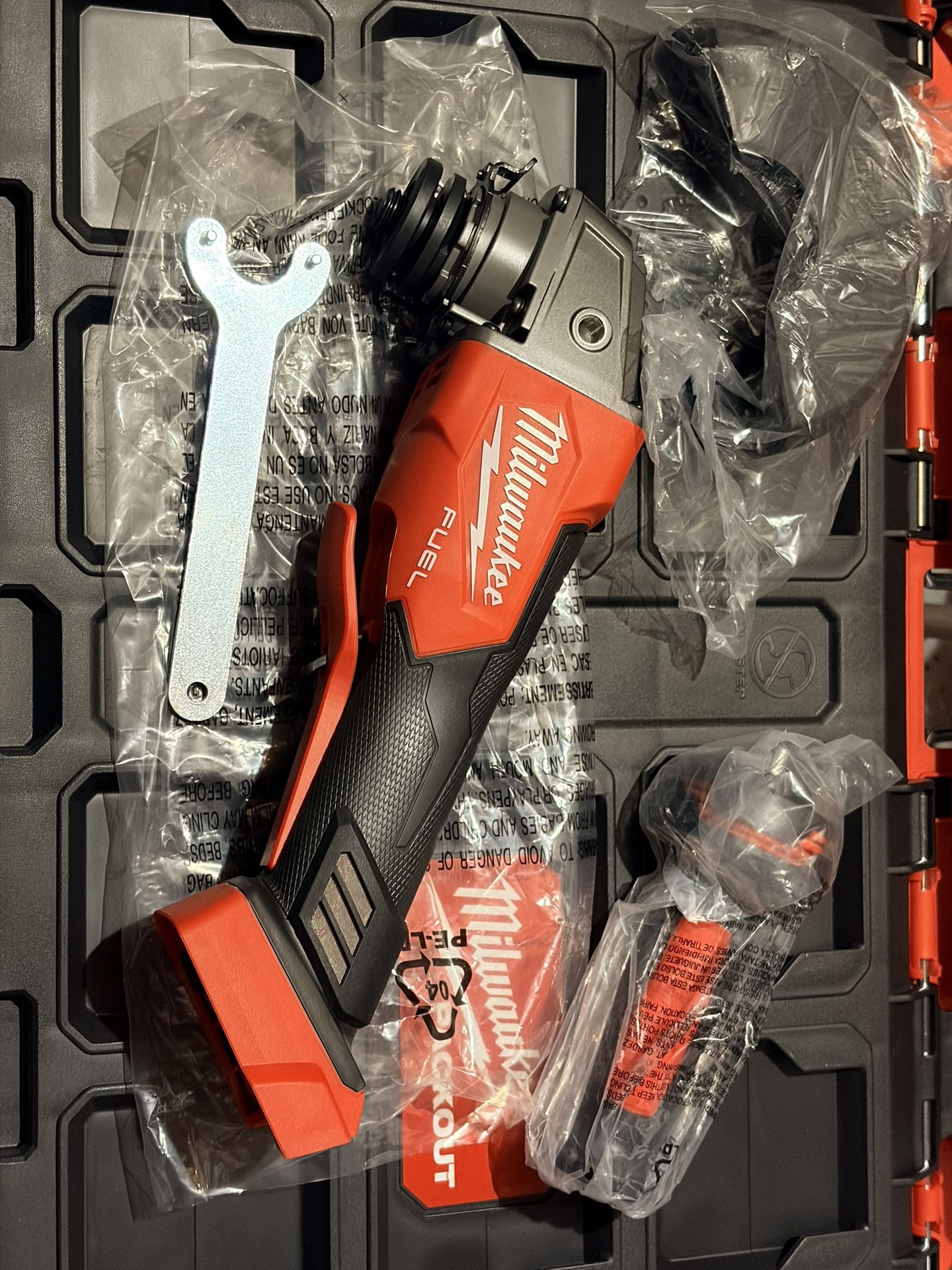 Milwaukee M18 FUEL 4-1/2 in./5 in. Grinder w/Paddle Switch