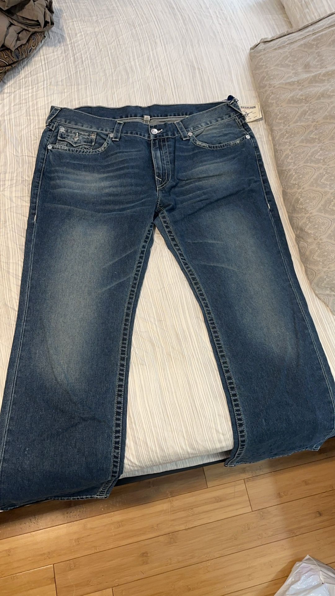 BRAND NEW TRUE RELIGION JEANS