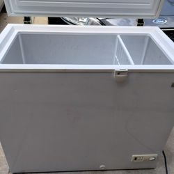 7.0 Cu Ft Deep Freezer Works Perfectly 
