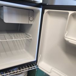 Avanti 1.7 Mini Fridge