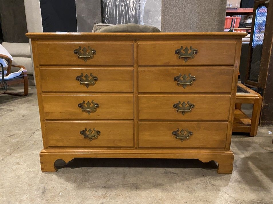 WILLETT Vtg Lancaster County Solid Maple Dresser