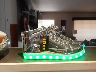 13M BRAND NEW IGXXL light up shoes w/charger