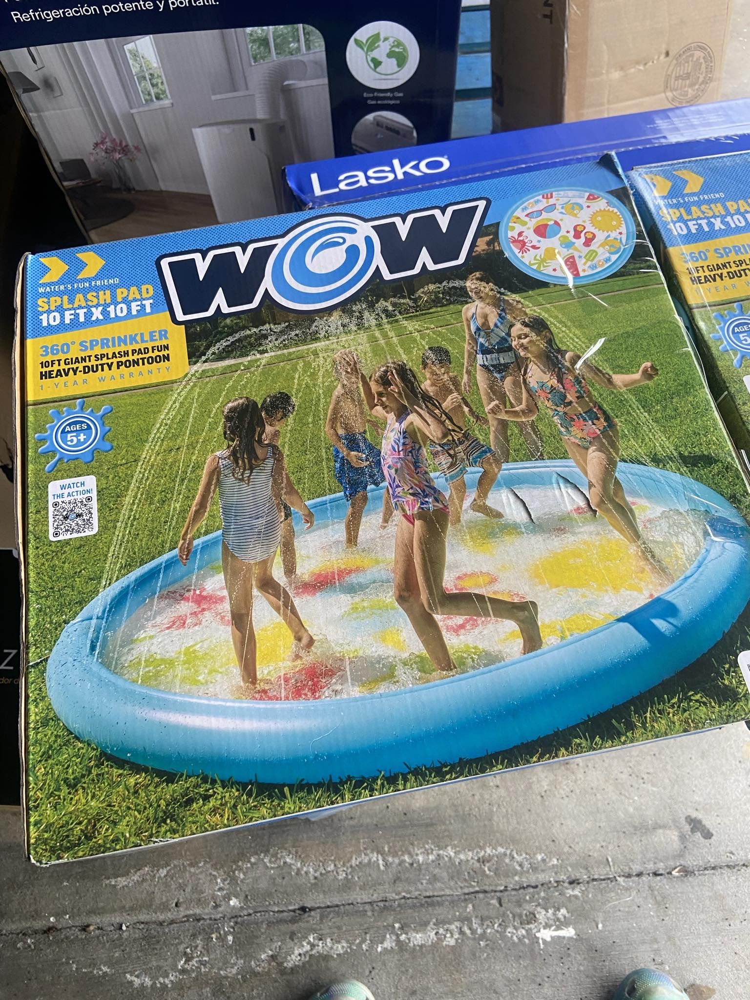 WOW Sports Giant Splash Pad 10ft Diameter Pool with Sprinkler
