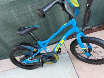 GT Grunge kids' bicycle, featuring a 16-inch frame and yellow accent graphics.