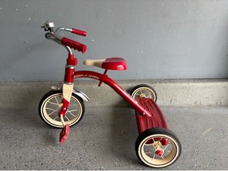 Radio flyer tricycle with an extra bell ring
