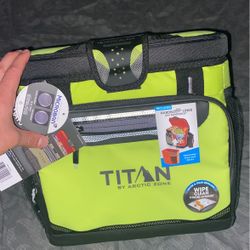 Titan lunchbox