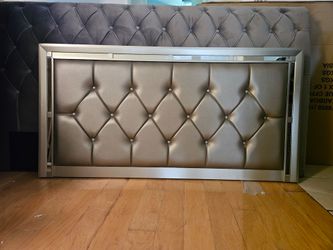 Full headboard grey.
