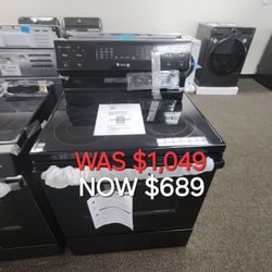 GE 30" FREE STANDING  Electric Convection Range With No PREHEAT AIR Fry And Easy Wash 