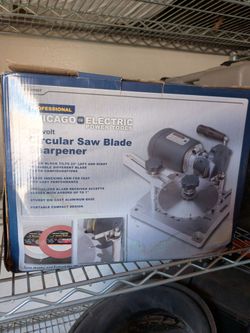 Circular saw blade sharpening tool